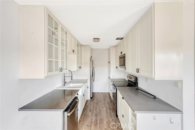 Detail Gallery Image 1 of 22 For 5400 Newcastle Ave #45,  Encino,  CA 91316 - 1 Beds | 1 Baths