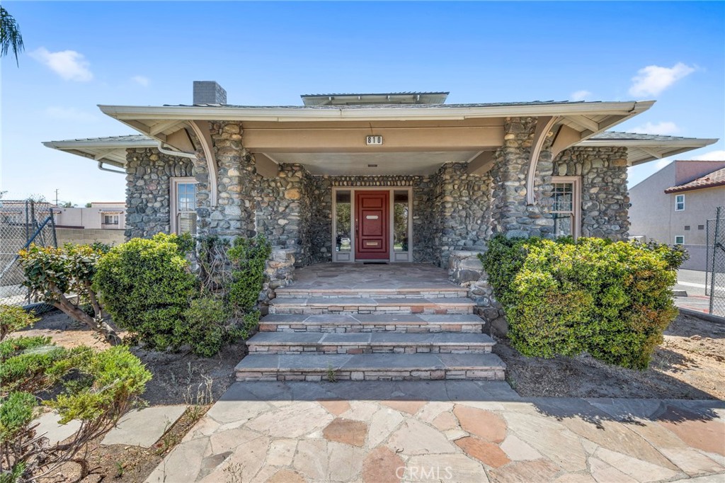 810 W La Veta Avenue