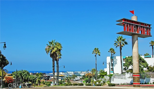 The Reodndo Beach Pier is close by, with shops, restaurants, fishing & outdoor summer concerts