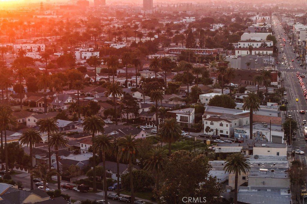 https://media.crmls.org/medias/697da7d2-6337-4291-9c5d-46e49bc1b8c3.jpg?preset=X-Large