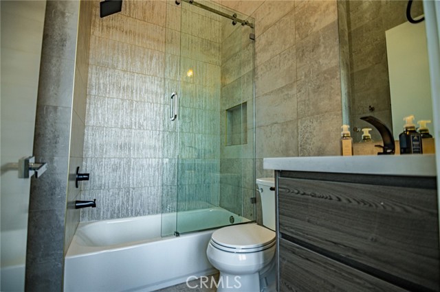 Detail Gallery Image 12 of 42 For 8144 Gould Ave, Los Angeles,  CA 90046 - 4 Beds | 5 Baths
