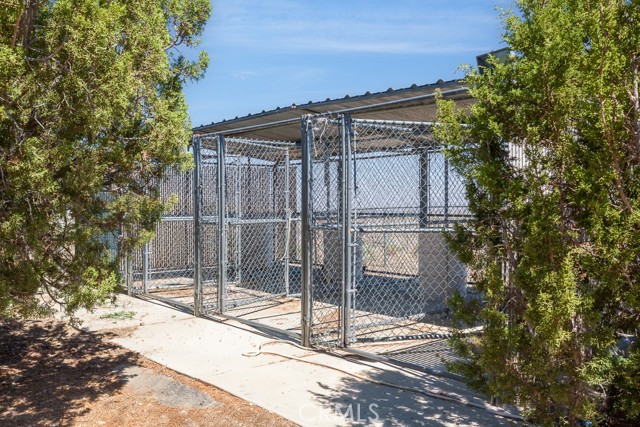 10555 Cima Mesa Road, Juniper Hills CA: https://media.crmls.org/medias/697e3908-a8be-4c83-bf51-bb57db01c108.jpg