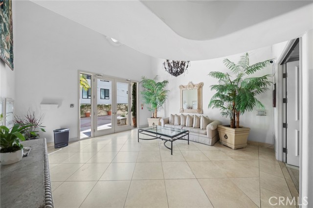 Detail Gallery Image 20 of 23 For 453 S Barrington, Los Angeles,  CA 90049 - 2 Beds | 3 Baths