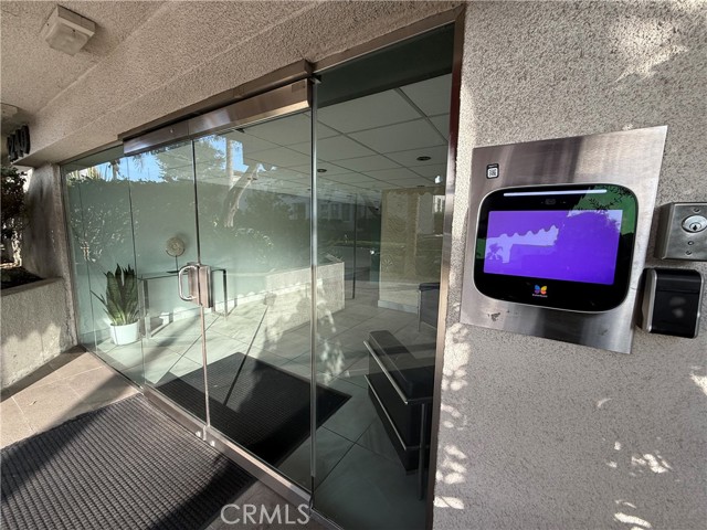 1240 S Corning, Los Angeles CA: https://media.crmls.org/medias/697f0ca5-1f25-4312-90dc-4b5a53391c55.jpg