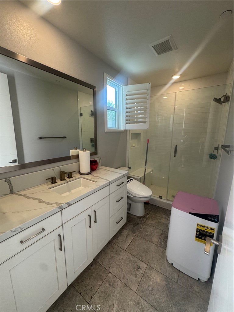 6980feeb 1b51 4c10 A22a F3a70a34be95