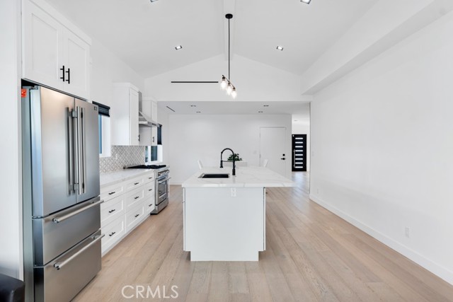 Detail Gallery Image 19 of 54 For 4941 Hesperia Ave, Encino,  CA 91316 - 5 Beds | 4 Baths