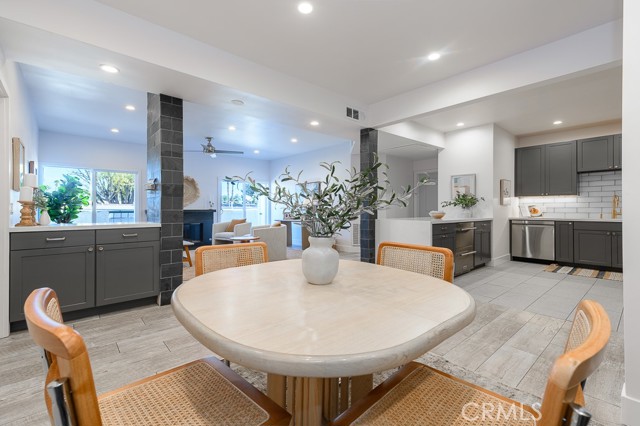 Detail Gallery Image 15 of 34 For 5420 Sylmar Ave #202,  Sherman Oaks,  CA 91401 - 2 Beds | 2 Baths