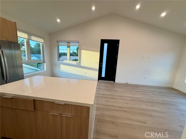 Detail Gallery Image 3 of 23 For 17816 W Bullock, Encino,  CA 91316 - 2 Beds | 2 Baths