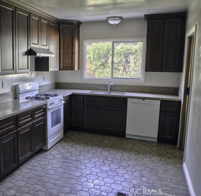 Detail Gallery Image 5 of 8 For 2325 Las Lunas St, Pasadena,  CA 91107 - 3 Beds | 2 Baths