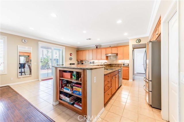 8656 Calle Canon Road, Corona CA: https://media.crmls.org/medias/69829438-fe0e-4b1a-af01-1bddc080a3da.jpg