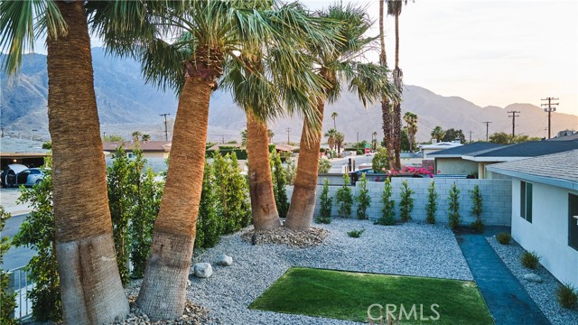 Detail Gallery Image 9 of 49 For 378 W Sunview Ave, Palm Springs,  CA 92262 - 4 Beds | 2 Baths