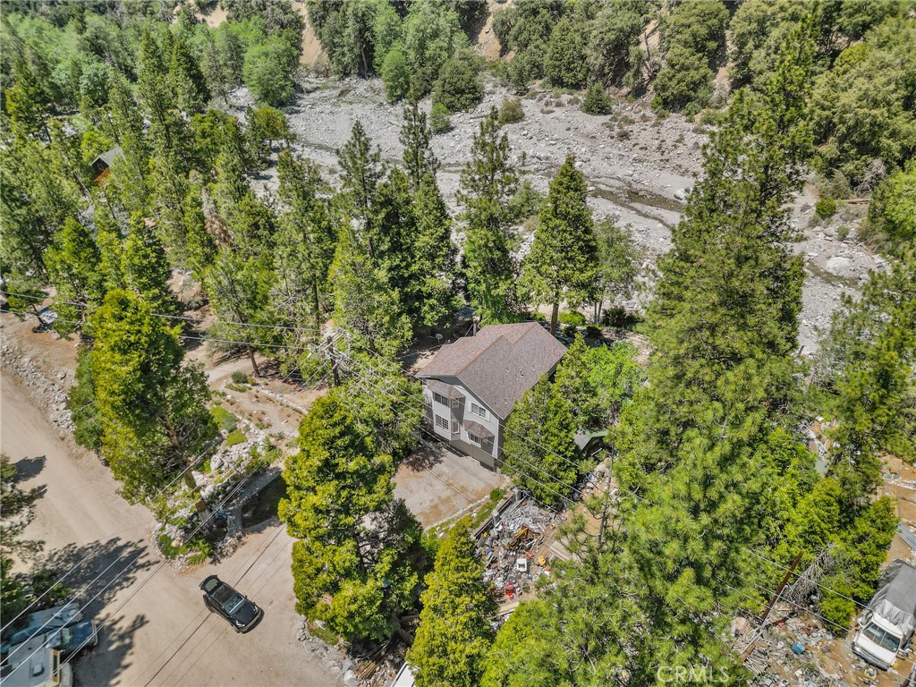 https://media.crmls.org/medias/6983fca7-ab21-4a54-b0d9-609e9a9003bb.jpg?preset=X-Large