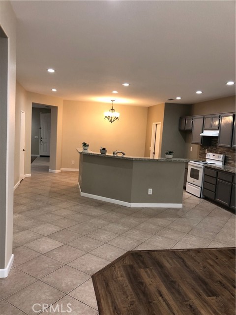 Detail Gallery Image 15 of 63 For 12941 Rising Moon Way, Victorville,  CA 92392 - 4 Beds | 2 Baths