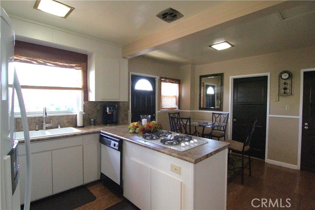 Detail Gallery Image 12 of 30 For 13250 Dyer St, Sylmar,  CA 91342 - 3 Beds | 1/1 Baths