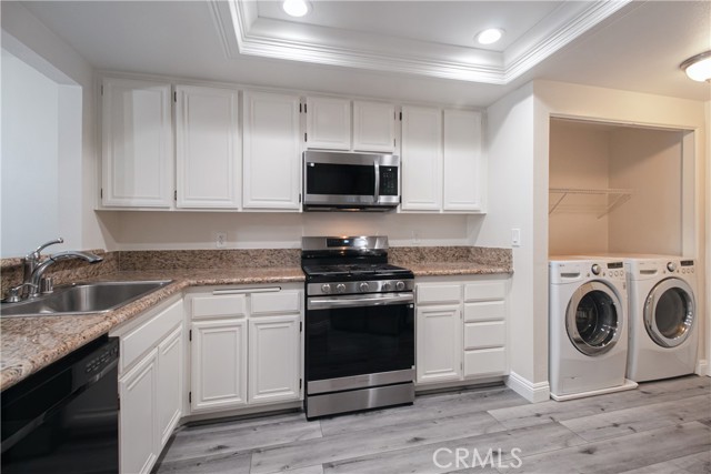 Detail Gallery Image 4 of 10 For 6618 Clybourn #109,  North Hollywood,  CA 91606 - 2 Beds | 2 Baths