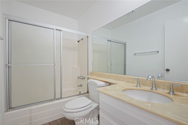 9000 Vanalden Avenue, Northridge CA: https://media.crmls.org/medias/69859e46-793f-4a41-b2e4-482052b5d158.jpg