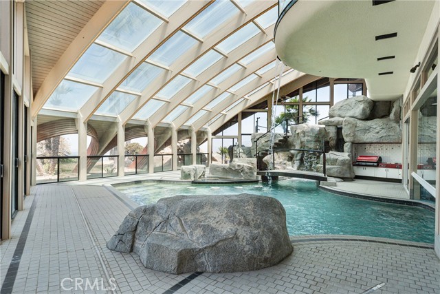 2360 Boulder Bluffs Court, Riverside CA: https://media.crmls.org/medias/69860d92-e20f-4fae-be78-8cb235fcc272.jpg