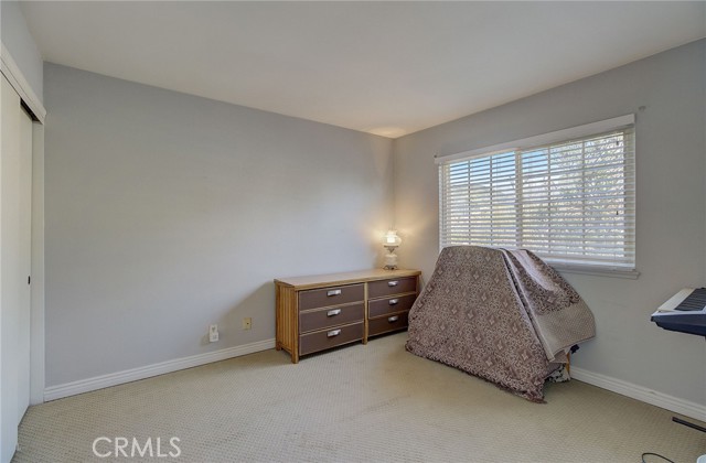 Detail Gallery Image 19 of 45 For 13320 Golden Valley Ln, Granada Hills,  CA 91344 - 5 Beds | 2/1 Baths