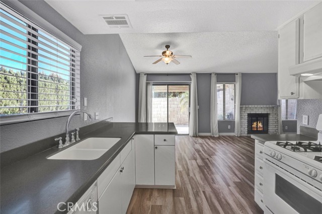 Detail Gallery Image 10 of 24 For 1331 Freedom Way, San Jacinto,  CA 92583 - 2 Beds | 2 Baths