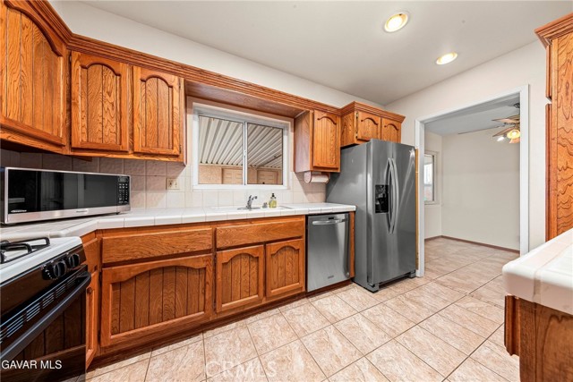 Detail Gallery Image 8 of 35 For 2149 E Avenue Q1, Palmdale,  CA 93550 - 3 Beds | 2 Baths