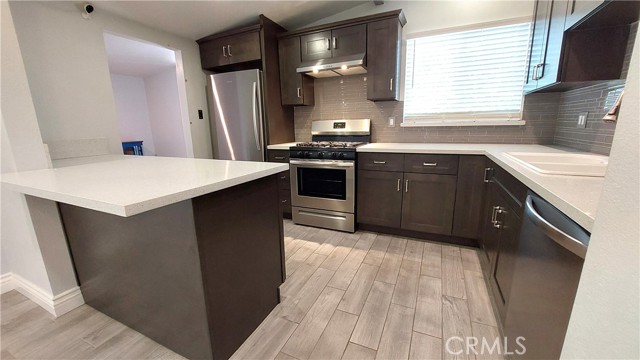 Detail Gallery Image 12 of 35 For 8649 Cantaloupe Ave, Panorama City,  CA 91402 - 3 Beds | 3 Baths