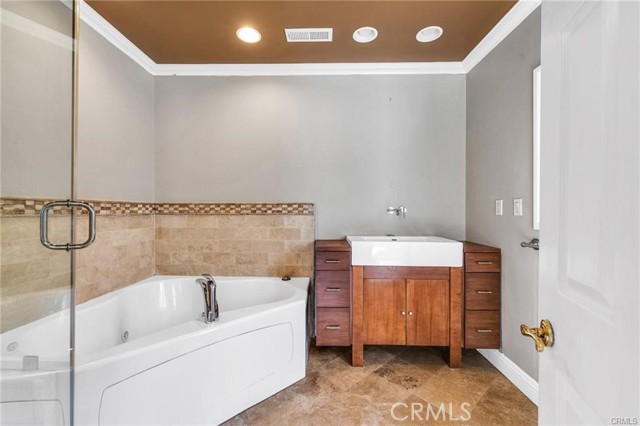 Detail Gallery Image 23 of 36 For 23172 Gainford St, Woodland Hills,  CA 91364 - 3 Beds | 2/1 Baths