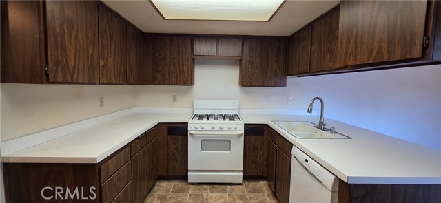 Detail Gallery Image 8 of 29 For 4823 Fieldbrook Ln #24,  Cypress,  CA 90630 - 3 Beds | 2 Baths