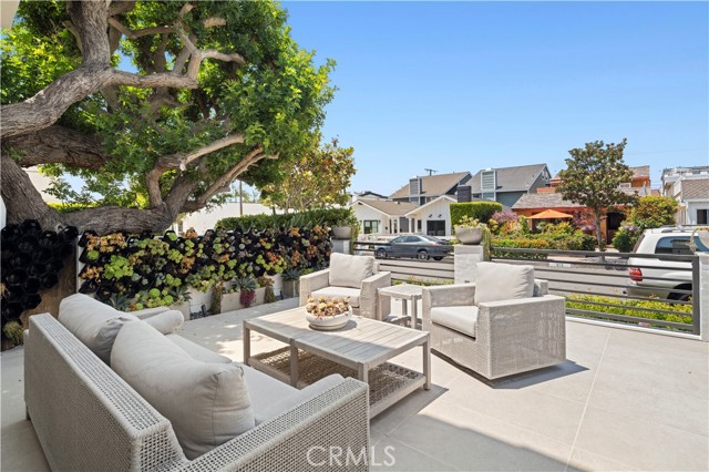 412 Poinsettia Avenue, Corona del Mar CA: https://media.crmls.org/medias/6988fc15-dea6-493f-821e-cadb7704e1a4.jpg