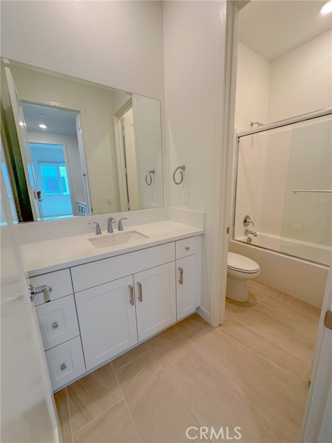 178 Waypoint, Tustin CA: https://media.crmls.org/medias/698911d0-90dc-496f-9cb1-a1bb0f332fcd.jpg