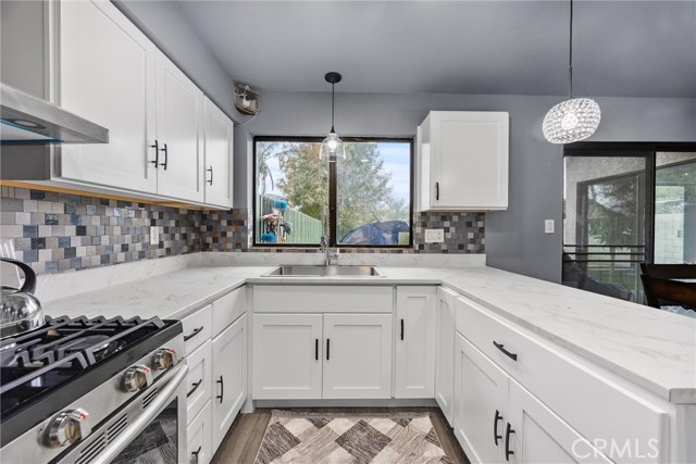 Detail Gallery Image 6 of 20 For 5517 Monitor St, Bakersfield,  CA 93307 - 4 Beds | 2/1 Baths