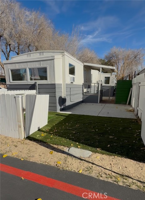 45415 E 28th Street E, Lancaster CA: https://media.crmls.org/medias/69893acb-1ee9-4073-94d7-dd690f4bca5a.jpg