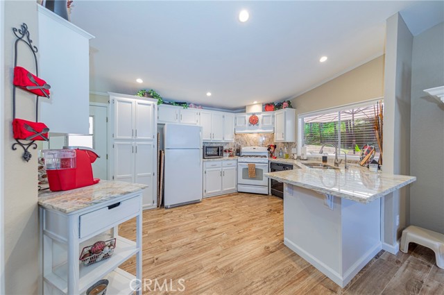 Detail Gallery Image 6 of 43 For 39737 Road 274, Bass Lake,  CA 93604 - 3 Beds | 2 Baths