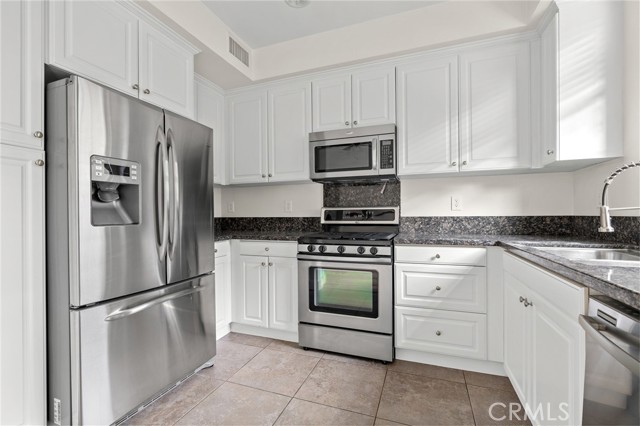 Detail Gallery Image 13 of 42 For 5565 Ocean #104,  Hawthorne,  CA 90250 - 2 Beds | 2/1 Baths