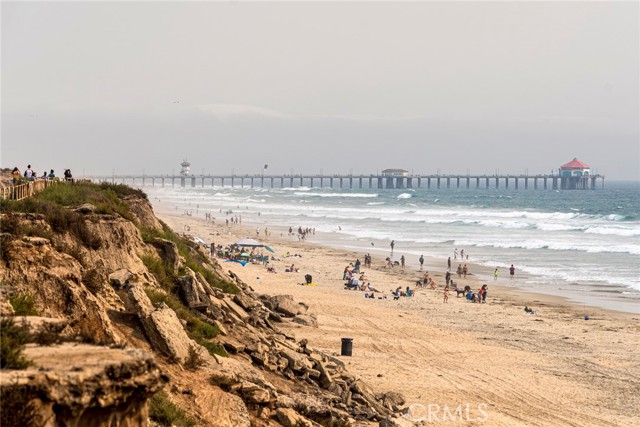 219 Oswego Avenue, Huntington Beach CA: https://media.crmls.org/medias/698b0b4a-d504-4f4d-8206-19faed61d390.jpg