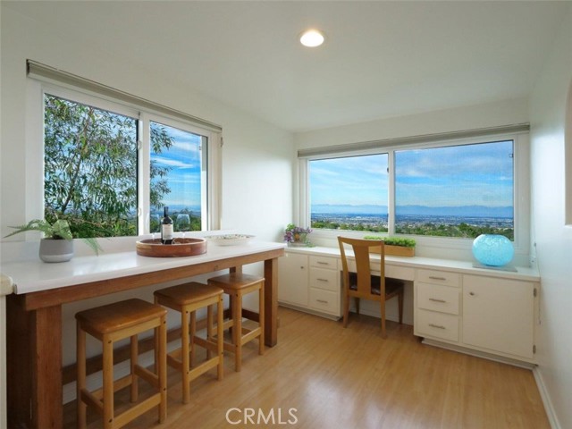 Kitchen Casual Eating/Work Area