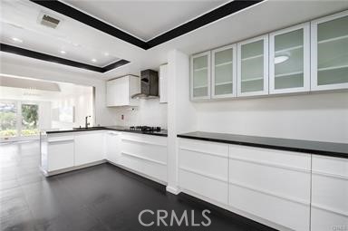 https://media.crmls.org/medias/698c2b54-a485-41d2-8751-22cd92224f09.jpg?preset=X-Large