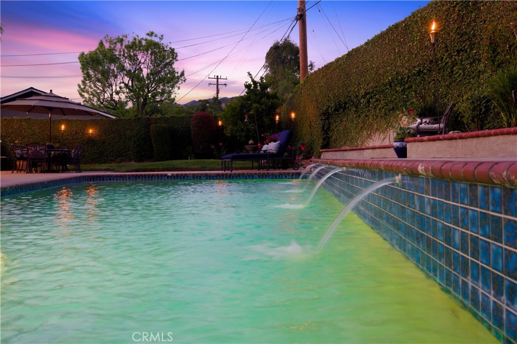 https://media.crmls.org/medias/698c6f9d-2d34-4ab1-ad53-115bca789024.jpg?preset=X-Large