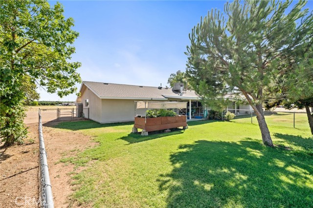 3298 N Zediker Avenue, Sanger CA: https://media.crmls.org/medias/698cd4e7-2fcb-456d-8729-67fcf470f333.jpg