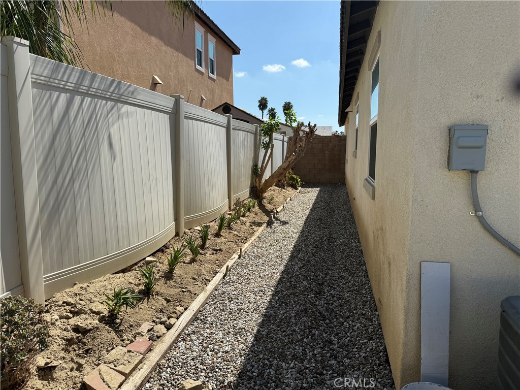 https://media.crmls.org/medias/698d4ac1-b136-4787-b87c-b081af6e1934.jpg?preset=X-Large