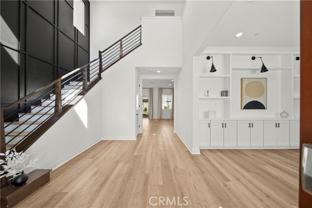 Detail Gallery Image 2 of 56 For 17715 Hillside, Canyon Country,  CA 91350 - 4 Beds | 4 Baths