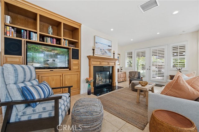 334 Locust Street, Laguna Beach CA: https://media.crmls.org/medias/698e3b0b-94e6-4c11-9d6d-e4478dce9f1b.jpg