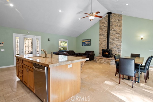 Detail Gallery Image 10 of 37 For 301 S Shakespeare Ln, Big Bear City,  CA 92314 - 3 Beds | 2 Baths