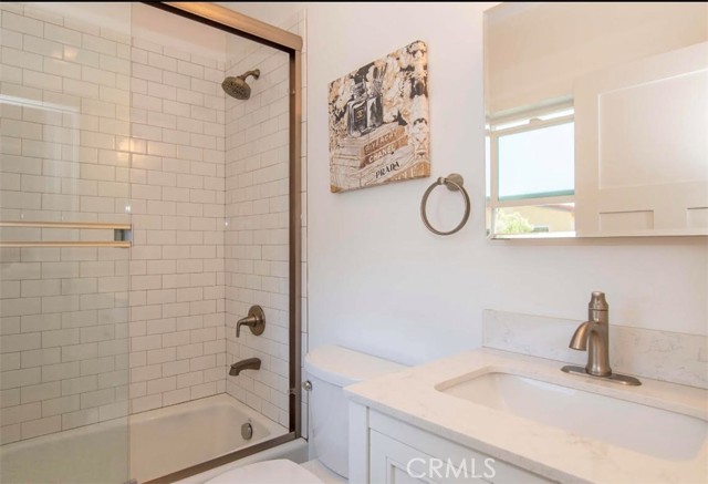 Detail Gallery Image 12 of 18 For 1401 Broadway, Burbank,  CA 91504 - 3 Beds | 3/1 Baths