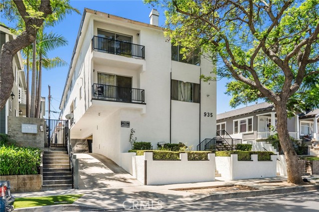 935 W 10th St, San Pedro CA: https://media.crmls.org/medias/698f4a9d-2075-454c-8885-900687677c73.jpg