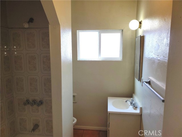 Detail Gallery Image 9 of 28 For 1162 E 43rd Pl, Los Angeles,  CA 90011 - – Beds | – Baths