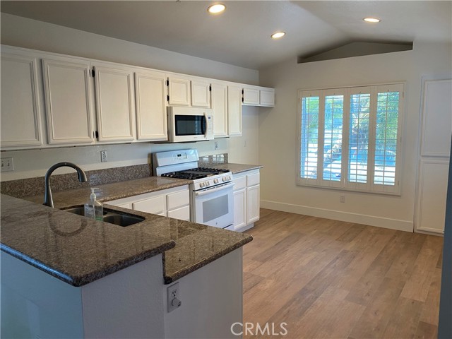 Detail Gallery Image 3 of 7 For 716 View Ln, Corona,  CA 92881 - 3 Beds | 2 Baths