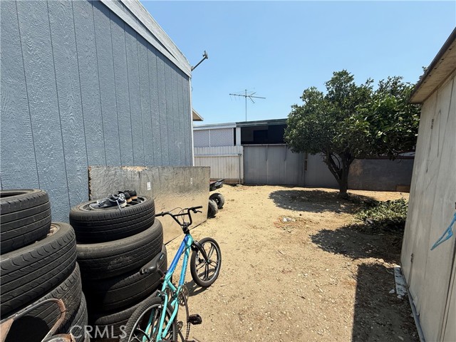 12700 Elliott Avenue, El Monte CA: https://media.crmls.org/medias/69912a72-0897-4cf3-ba44-d189c5a87cb3.jpg