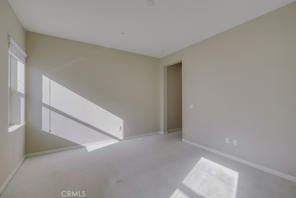 https://media.crmls.org/medias/69912b1b-f1b6-46e3-a18c-dab41f88d9bc.jpg?preset=X-Large