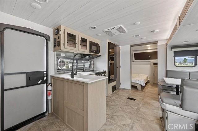 Detail Gallery Image 4 of 11 For 1295 1295 S Cawston Ave, Hemet,  CA 92545 - – Beds | – Baths