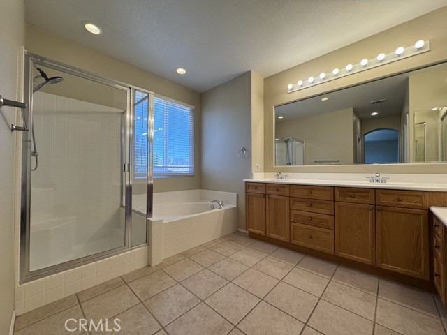 https://media.crmls.org/medias/69921a94-a807-4c78-8322-ce4ce2b7d9e4.jpg?preset=X-Large